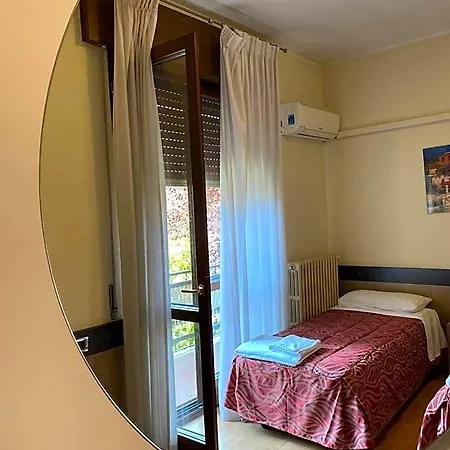 Oda ve Kahvaltı Santa Monica 3*